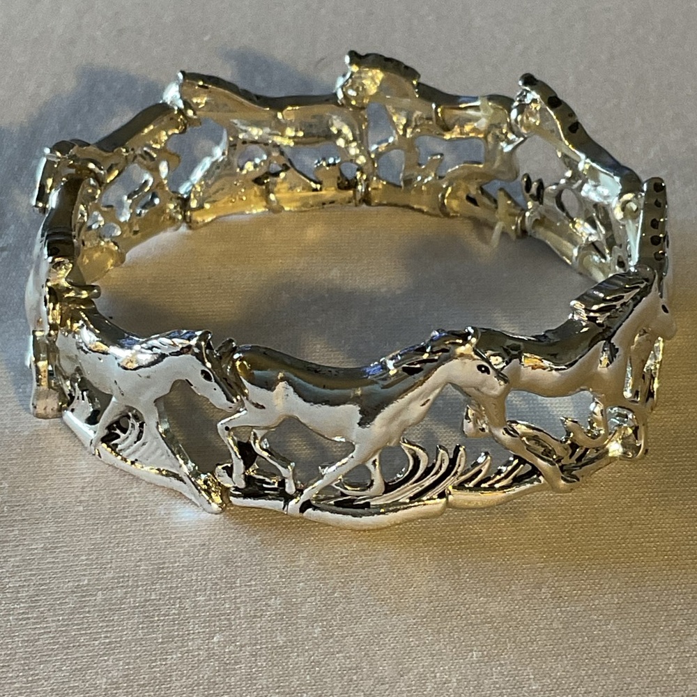 WESTERN RUNNING HORSE STRETCH BRACELET
